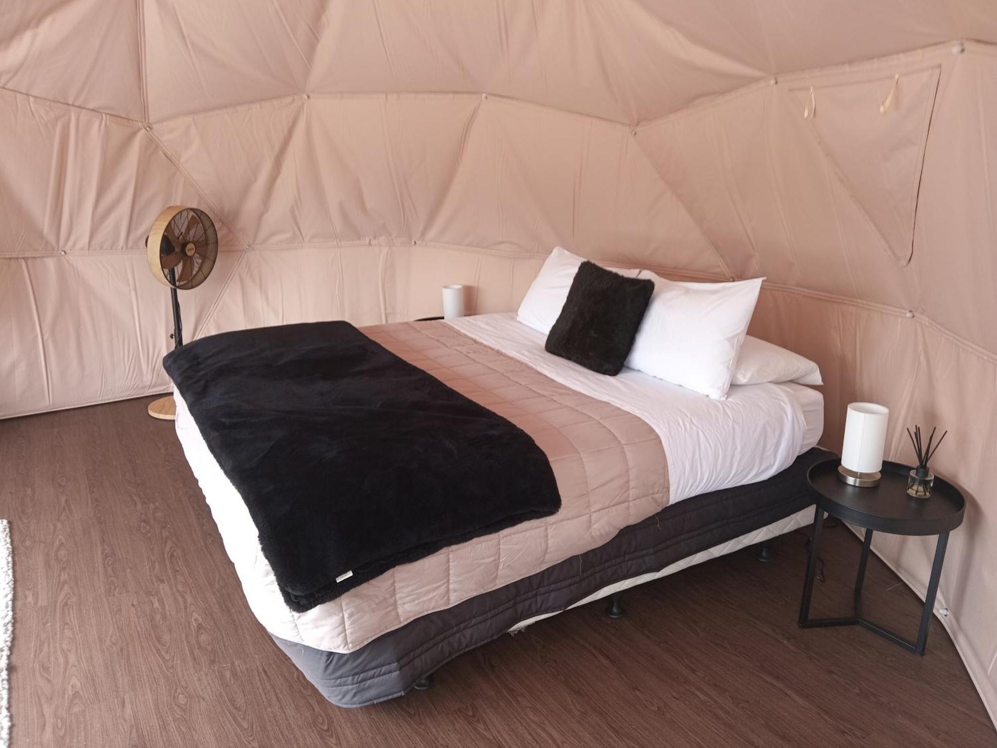 Oakridge Glamping Hotel Rotorua Exterior photo